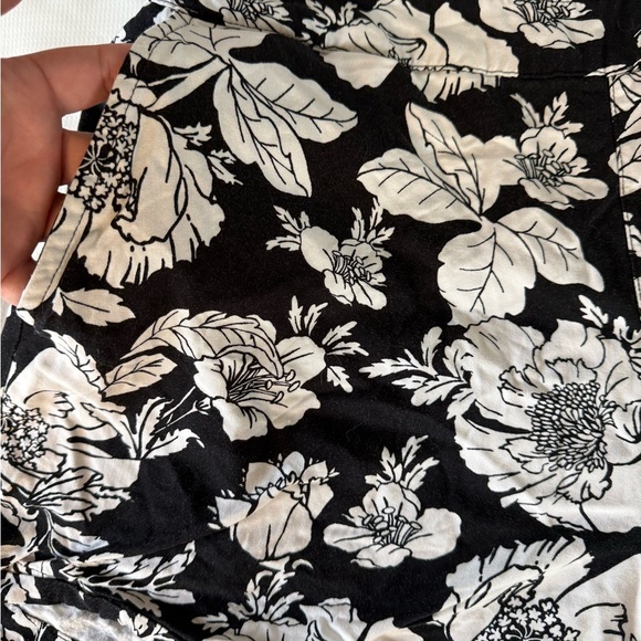 Old Navy Monochrome Floral Soft Shorts - Picture 2 of 4